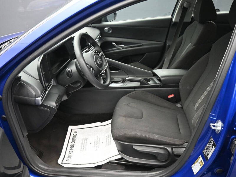 2025 Hyundai Elantra SE