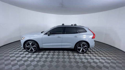 2025 Volvo XC60 B5 Ultra Dark Theme