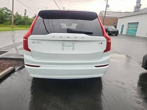 2022 Volvo XC90 T5 Momentum