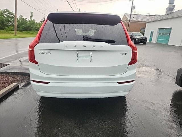 2022 Volvo XC90 T5 Momentum