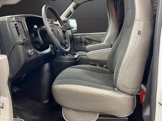 2023 Chevrolet Express 2500