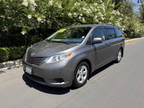 2015 Toyota Sienna LE 8-Passenger
