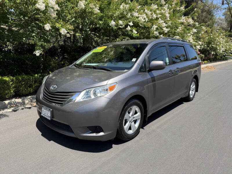 2015 Toyota Sienna LE 8-Passenger