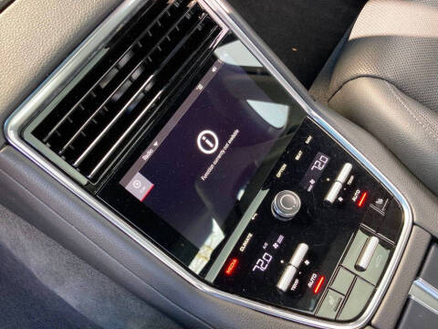 2023 Porsche Panamera 4 Platinum Edition