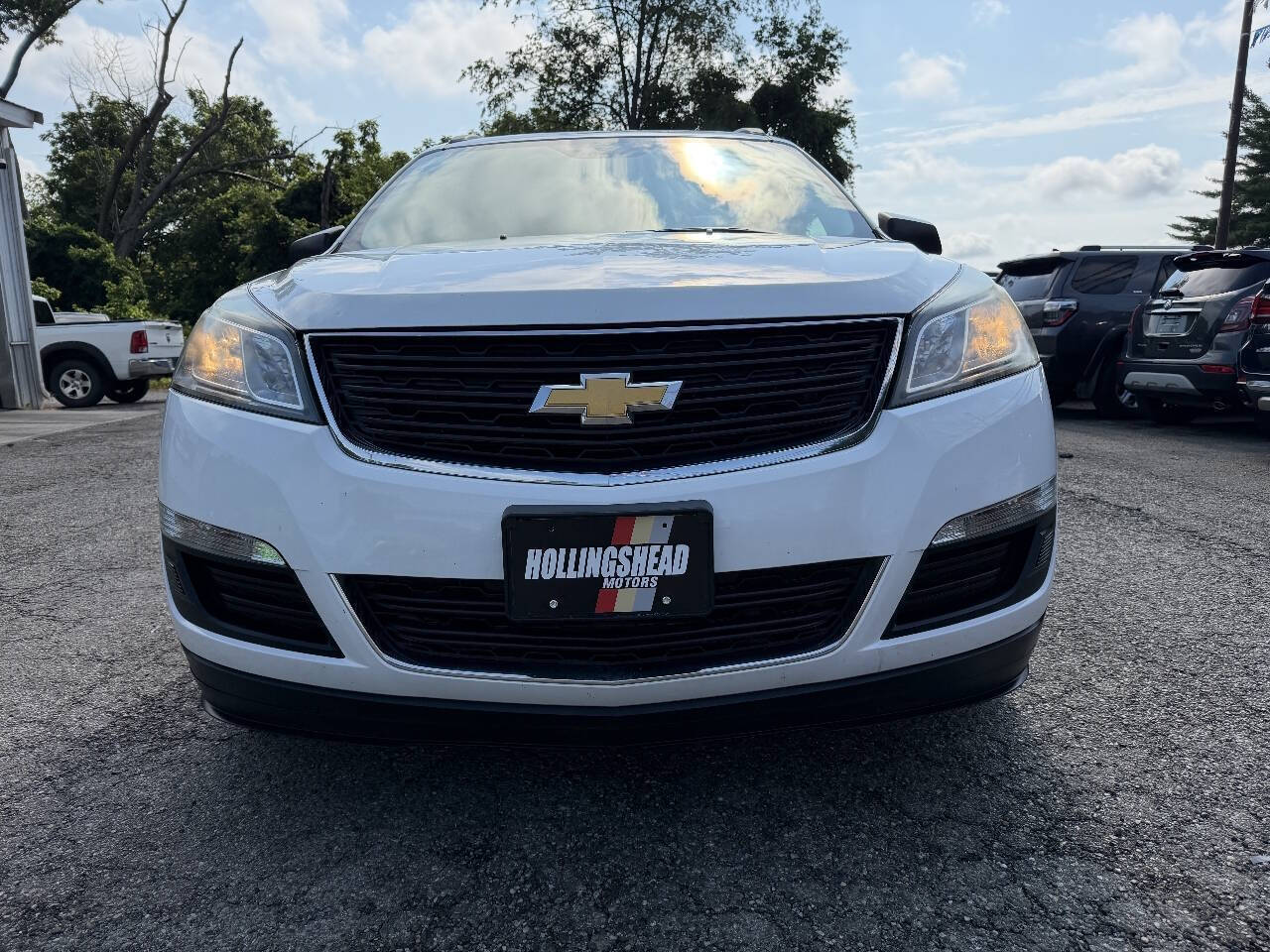 White 2017 Chevrolet Traverse LS AWD LS 4dr SUV 2