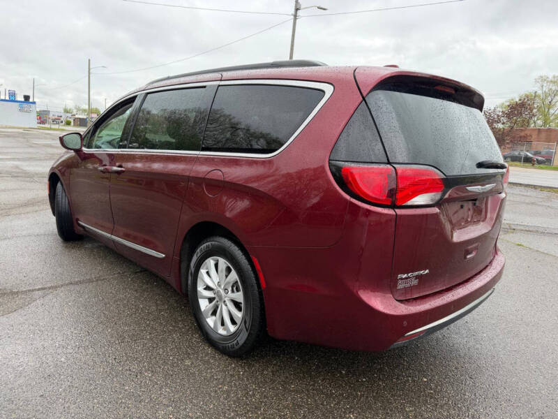 2017 Chrysler Pacifica Touring-L