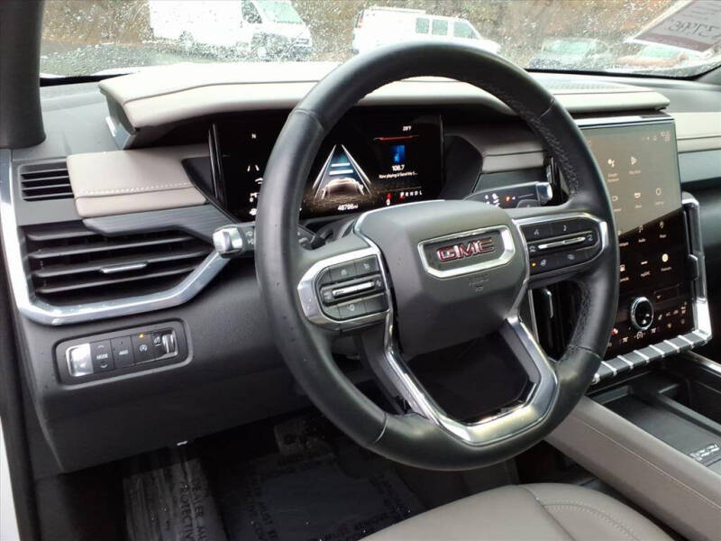 2024 GMC Acadia Elevation