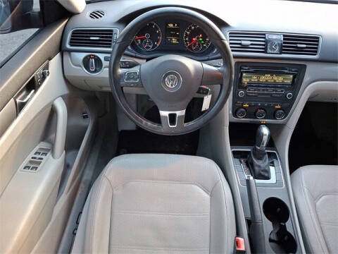 2014 Volkswagen Passat 1.8T S PZEV