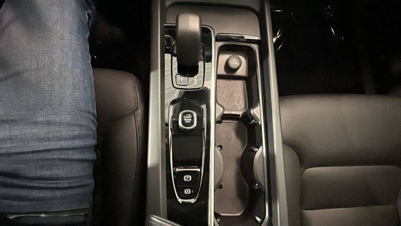 2024 Volvo XC60 B5 Core Dark Theme