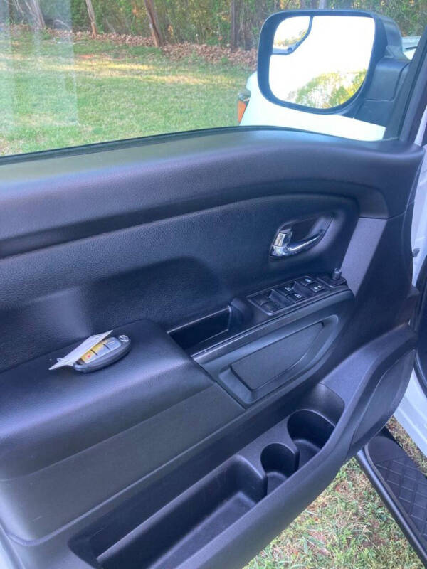 2019 Nissan Titan SV