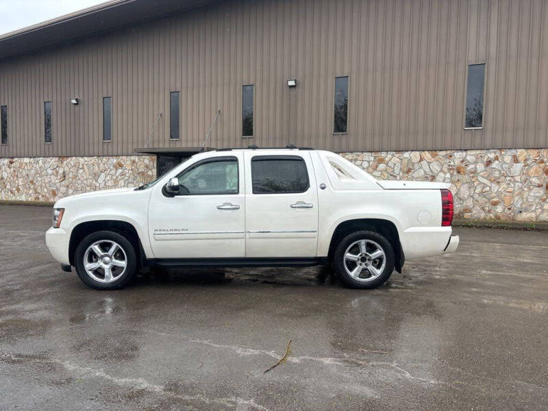 Used 2013 Chevrolet Avalanche LTZ with VIN 3GNTKGE76DG147289 for sale in Maysville, KY