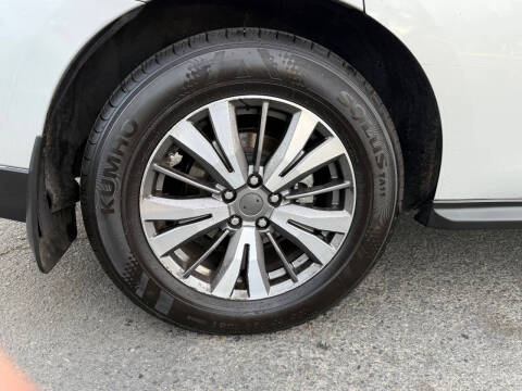 2017 Nissan Pathfinder SL