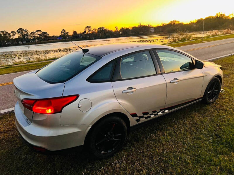 2016 Ford Focus SE photo 5