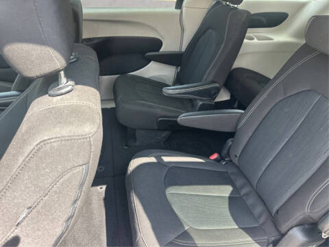 2022 Chrysler Voyager LX