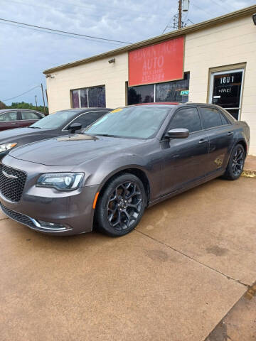 2020 Chrysler 300 for sale at ADVANTAGE AUTO SALES in Enid OK