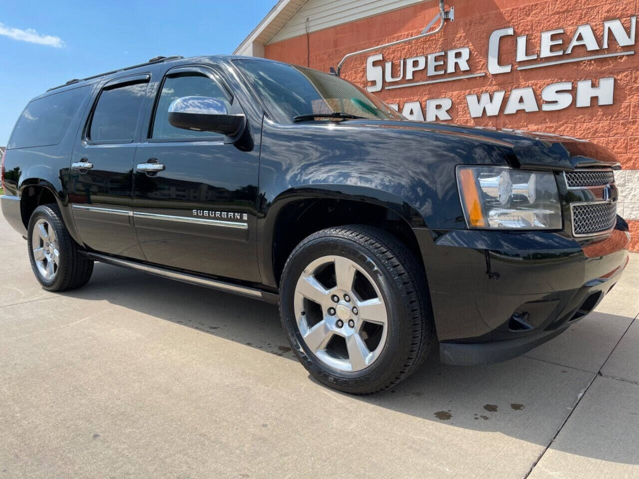 2009 Chevrolet Suburban for sale at Illinois Auto Wholesalers in Tolono, IL