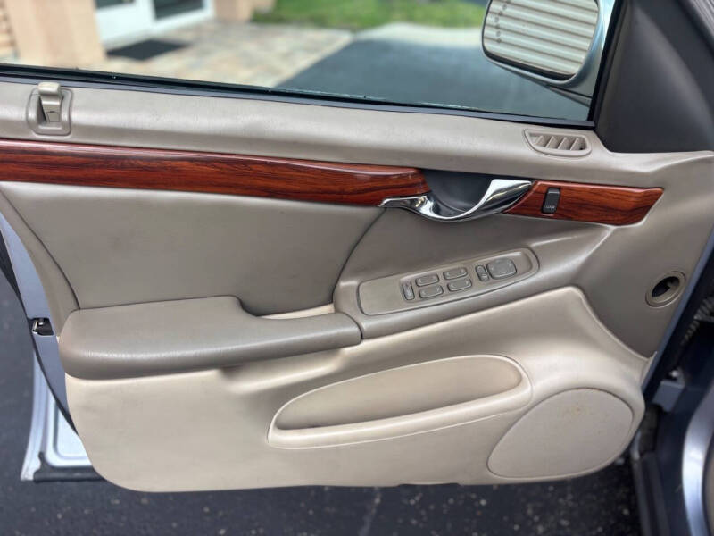 2004 Cadillac DeVille