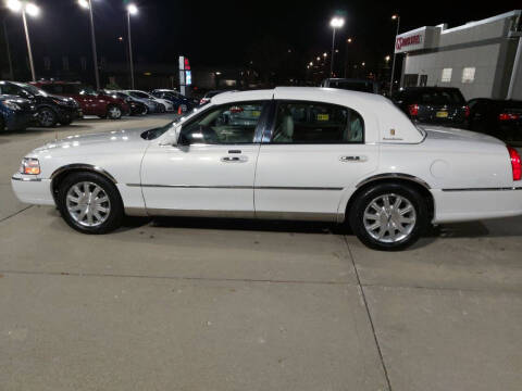 2003 Lincoln Town Car Signature