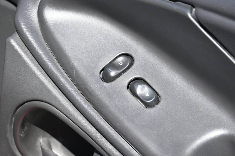 2004 Ford Mustang Mach 1 Premium