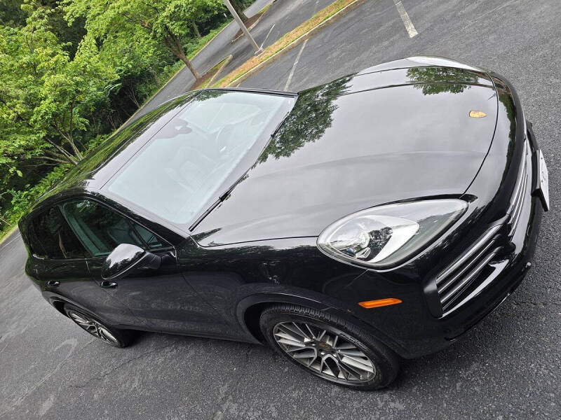 2023 Porsche Cayenne Platinum Edition