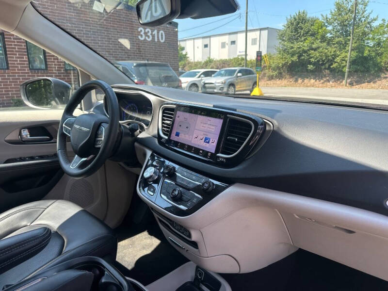 2023 Chrysler Pacifica Touring L