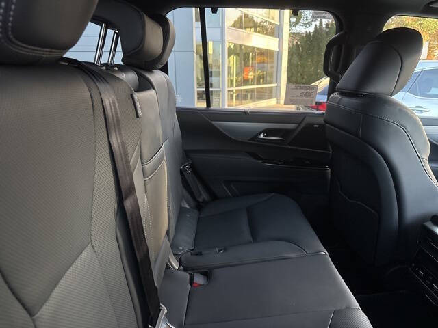 2025 Lexus LX 700h F SPORT Handling