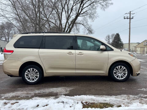 2013 Toyota Sienna XLE 7-Passenger Auto Access Seat