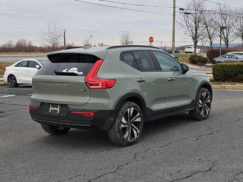 2023 Volvo XC40 B5 Plus Dark Theme