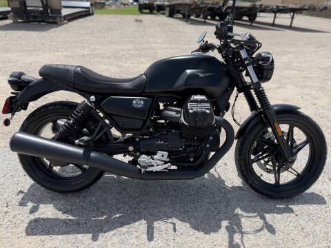 2022 Moto Guzzi V7 Stone E5