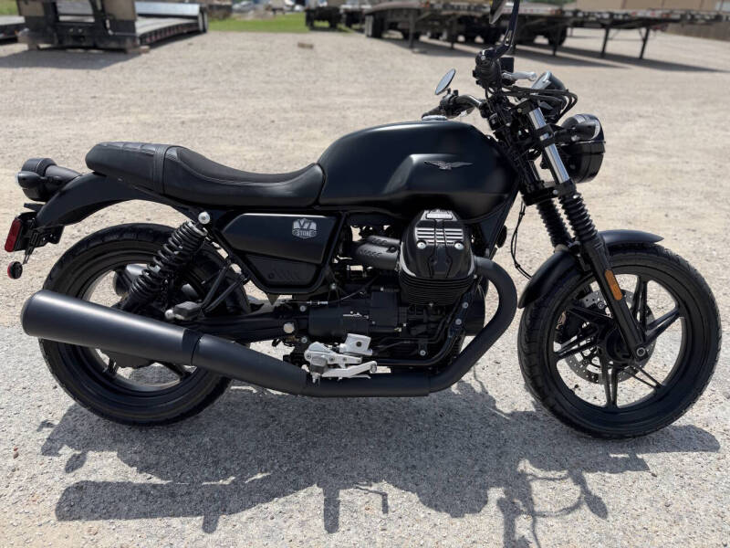 2022 Moto Guzzi V7 Stone E5
