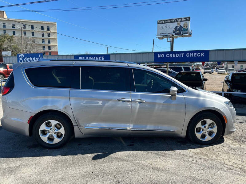 2017 Chrysler Pacifica Touring-L Plus