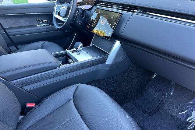 2025 Land Rover Range Rover P530 SE