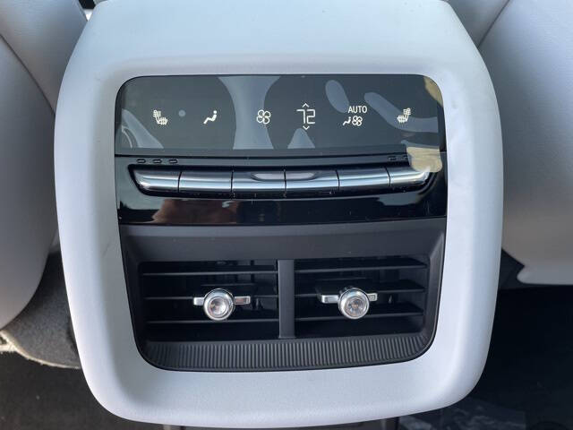 2025 Cadillac LYRIQ Luxury 3