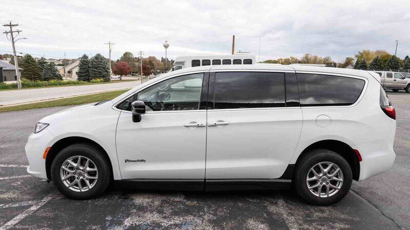 2024 Chrysler Pacifica Touring L