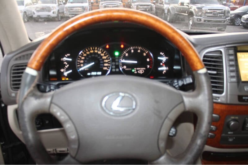 2003 Lexus LX 470 photo 17