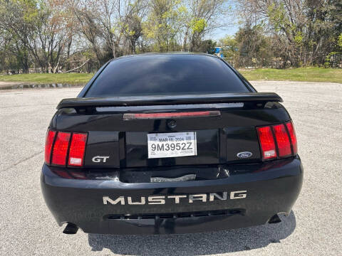2004 Ford Mustang GT Deluxe