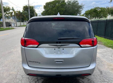 2020 Chrysler Pacifica Touring