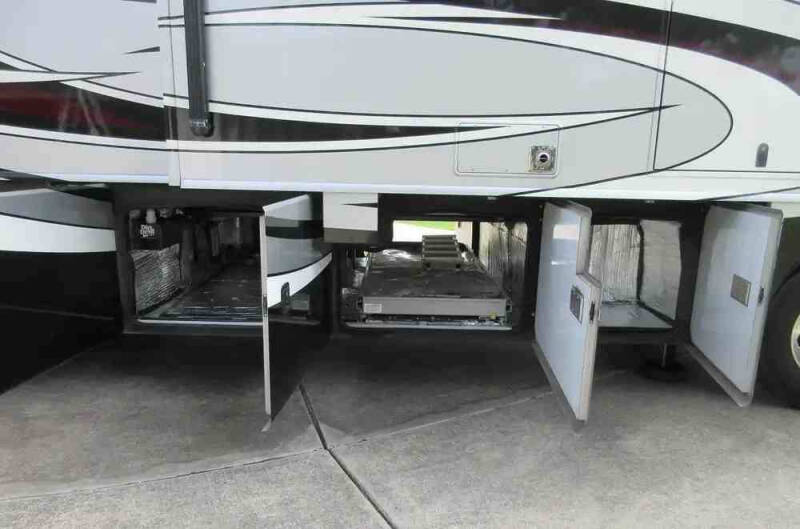 2017 Fleetwood RV Pace Arrow LXE 38K
