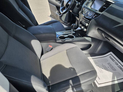 2017 Nissan Pathfinder SV