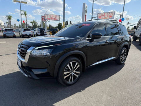 2023 Nissan Pathfinder Platinum