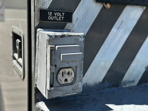 2012 Freightliner M2 106