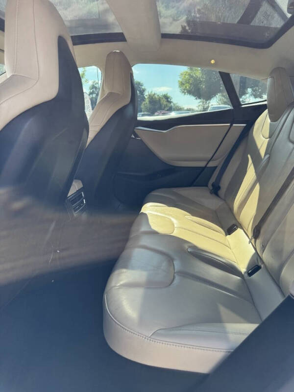 2015 Tesla Model S 90D