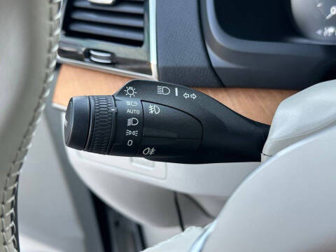 2022 Volvo XC90 T6 Momentum 7-Passenger