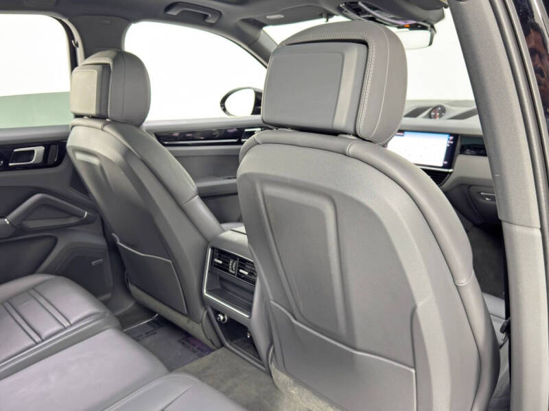 2022 Porsche Cayenne Platinum Edition