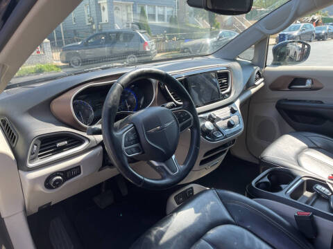 2017 Chrysler Pacifica Touring-L