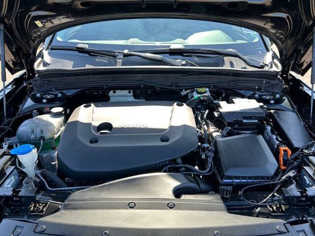 2023 Volvo XC40 B5 Plus Bright Theme