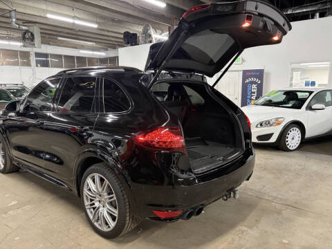 2013 Porsche Cayenne GTS