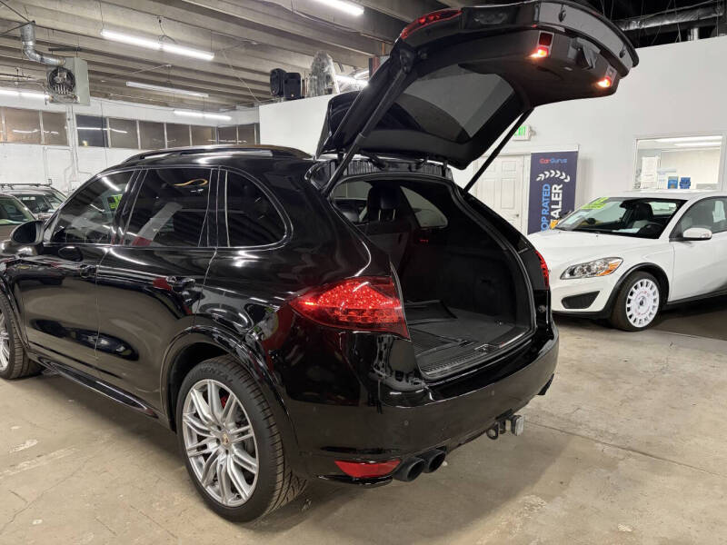 2013 Porsche Cayenne GTS