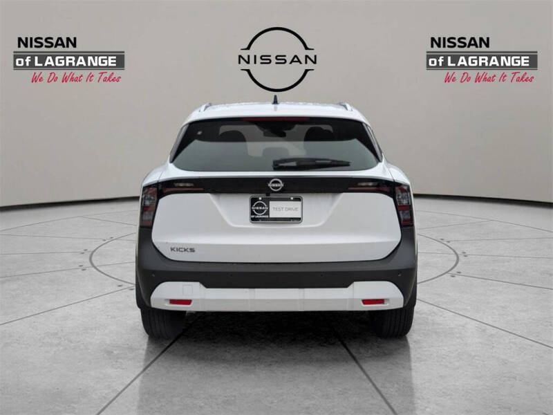 2026 Nissan Kicks SV