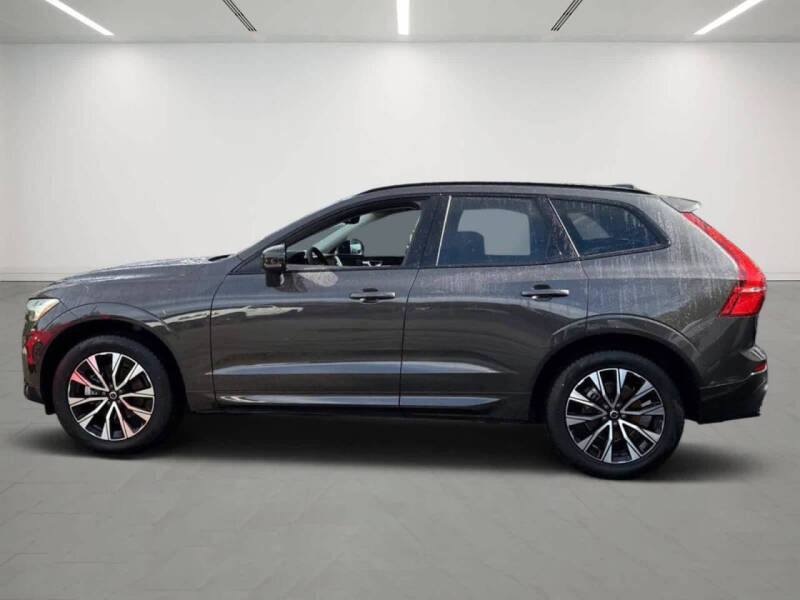 2025 Volvo XC60 B5 Plus Dark Theme